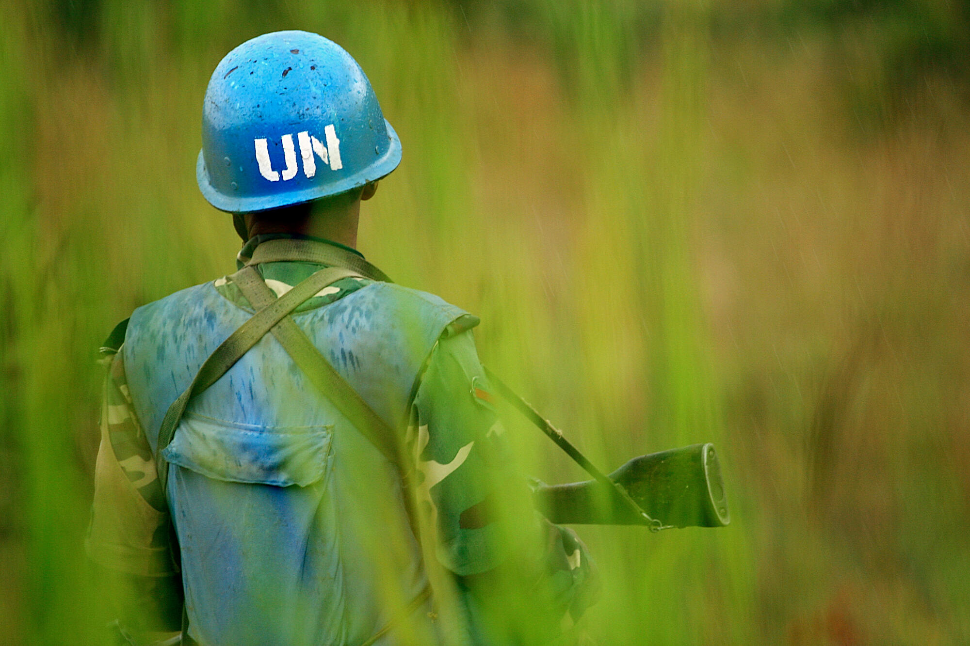 A peacekeeper serving with the United Nations Organization Mission in the Democratic Republic of the Congo (MONUC) is taking part in a training exercise, near Bunia in Ituri, the Democratic Republic of the Congo.